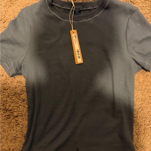 SKIMS Ribbed Tee - Picture 2 of 5